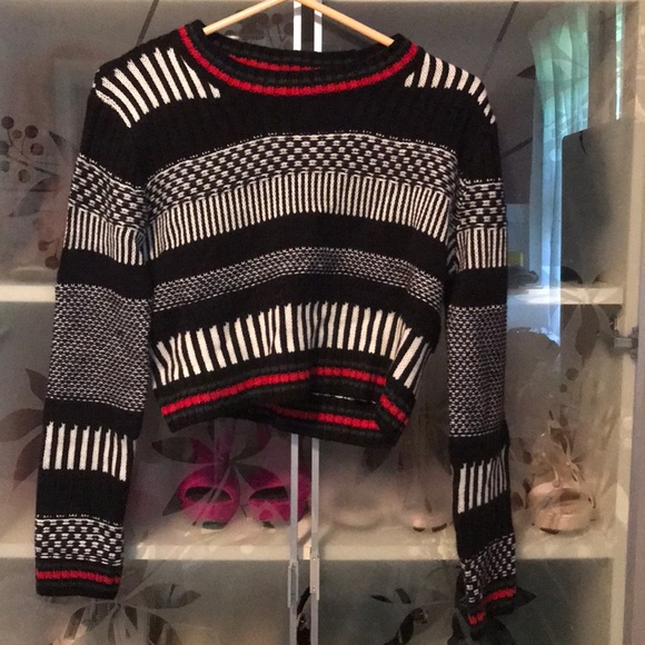Sweaters - Crop sweater